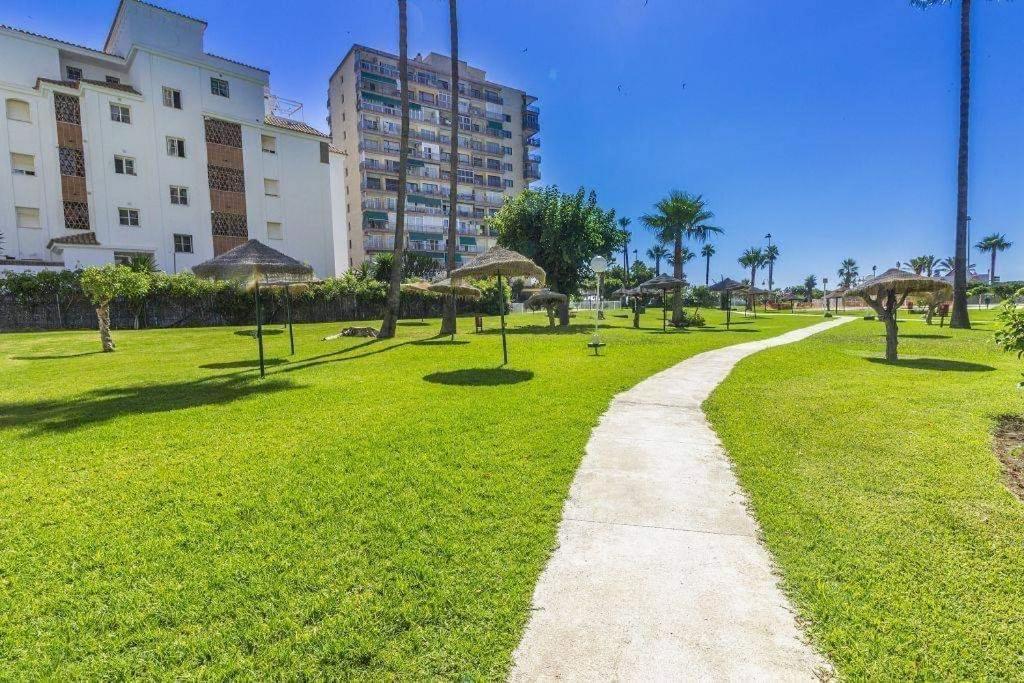 Nice And Cozy Studio At The Beachfront Benalmadena Bagian luar foto